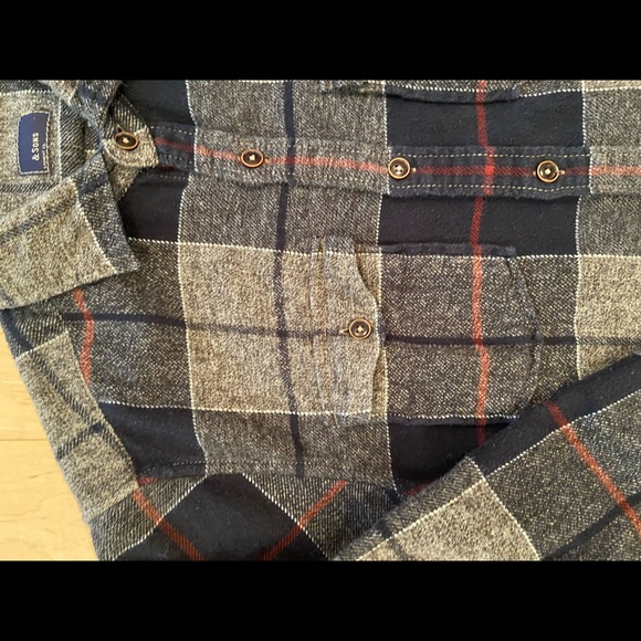 & Sons flannel Mens medium in like new condition - Picture 4 of 10